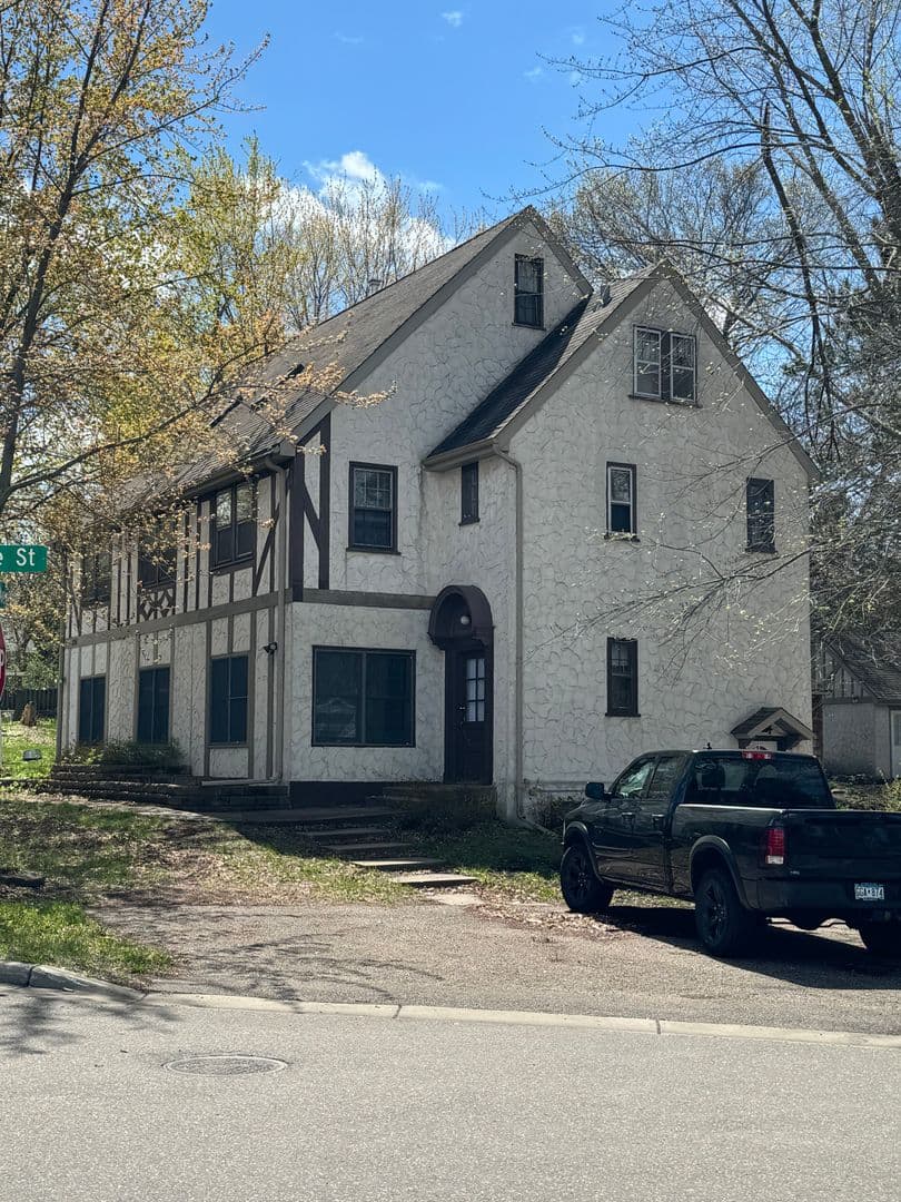 Mahtomedi Apartment: 1251 Mahtomedi Ave