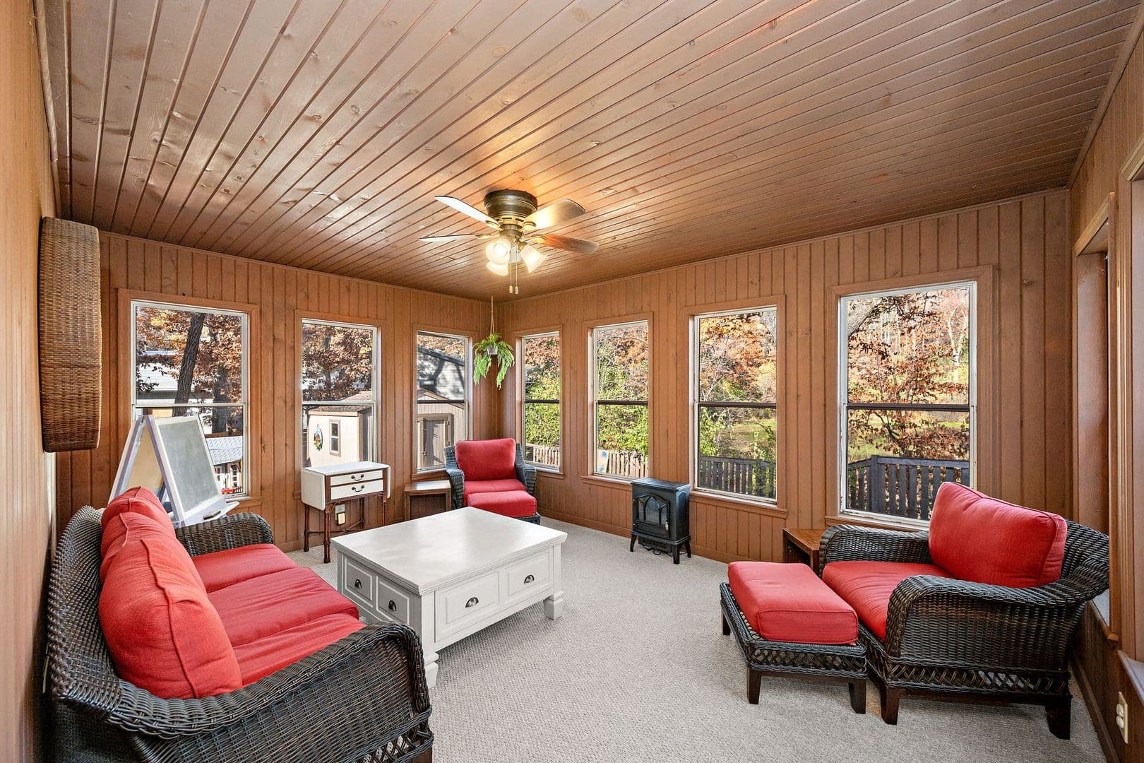 Lakeville House: 16425 Kingswood Ct