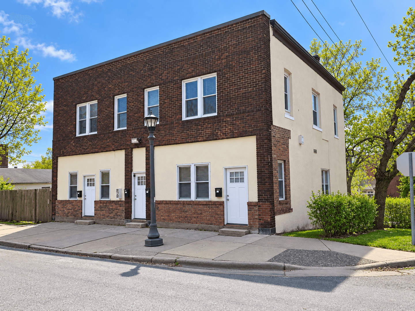 Saint Paul Apartment: 217-219 Bates Ave