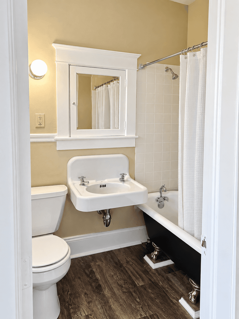 Saint Paul Apartment: 467 Herschel St.