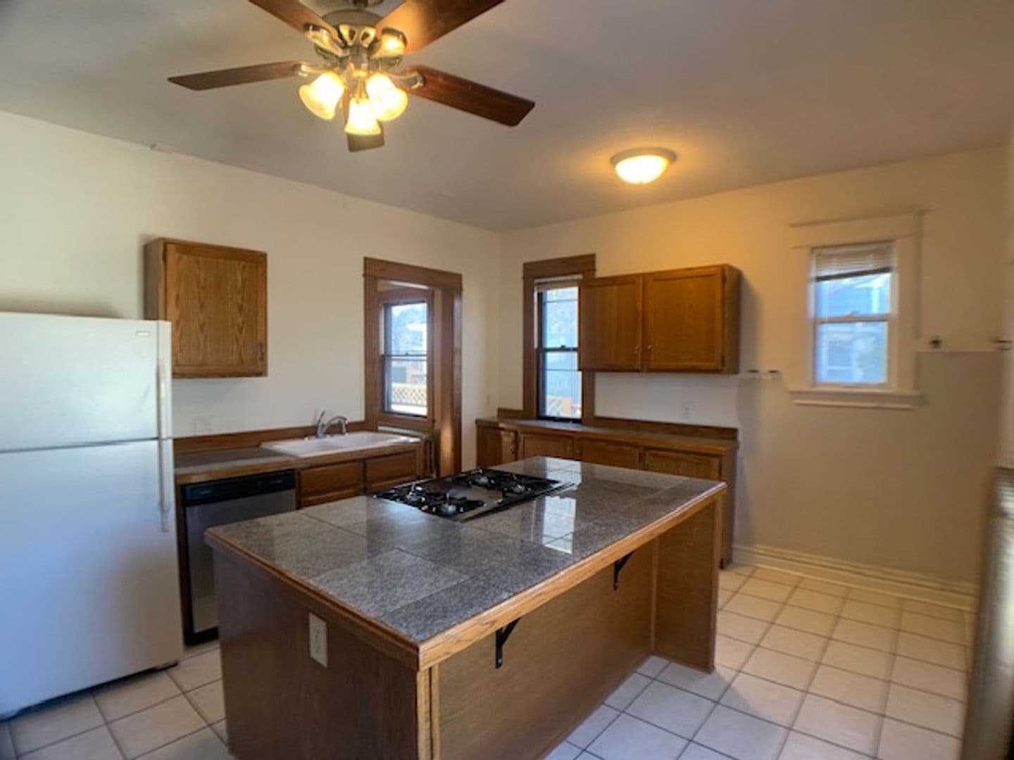 Saint Paul Apartment: 1607-1609 Van Buren Ave