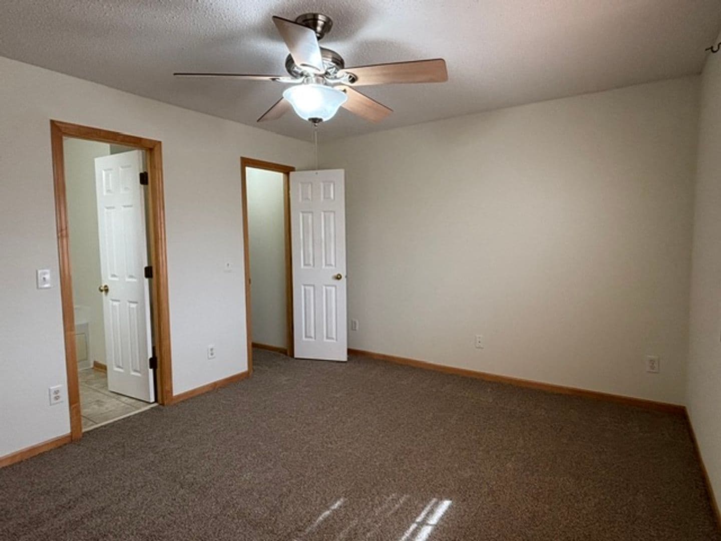 Lakeville House: 18340 Kerrville Trail