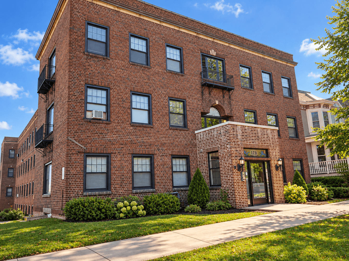 Saint Paul Apartment: 178 Summit Ave