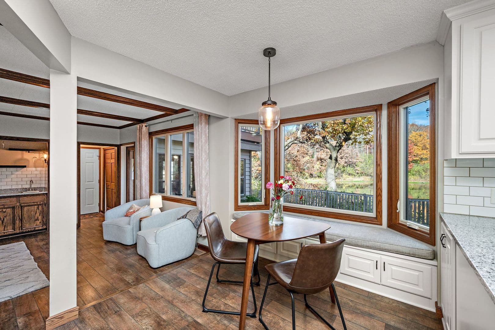 Lakeville House: 16425 Kingswood Ct