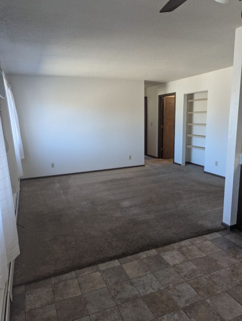 Luverne Apartment: 415 E Luverne St