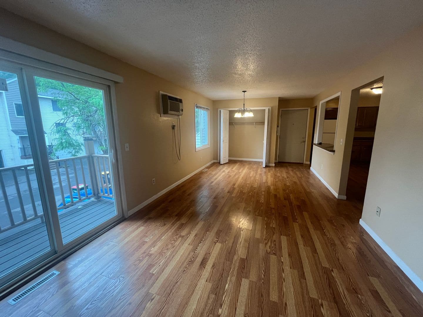 Eagan Apartment: 942 Wescott Trail