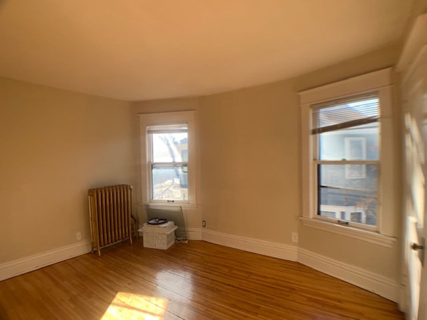 Saint Paul Apartment: 1607-1609 Van Buren Ave