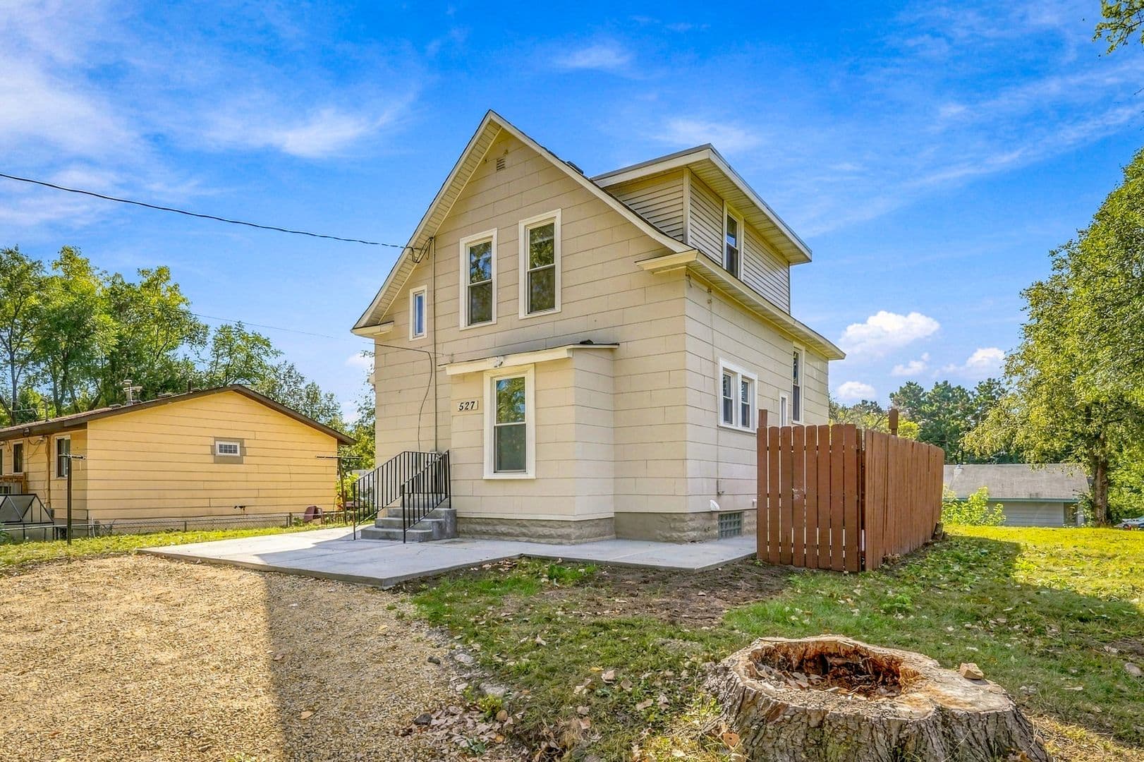 Saint Paul House: 527 Arlington Ave E