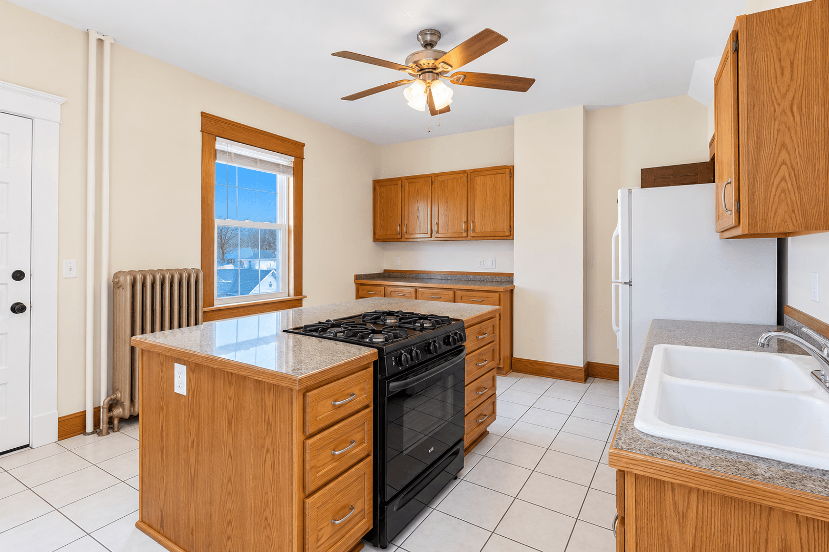 Saint Paul Apartment: 1607-1609 Van Buren Ave