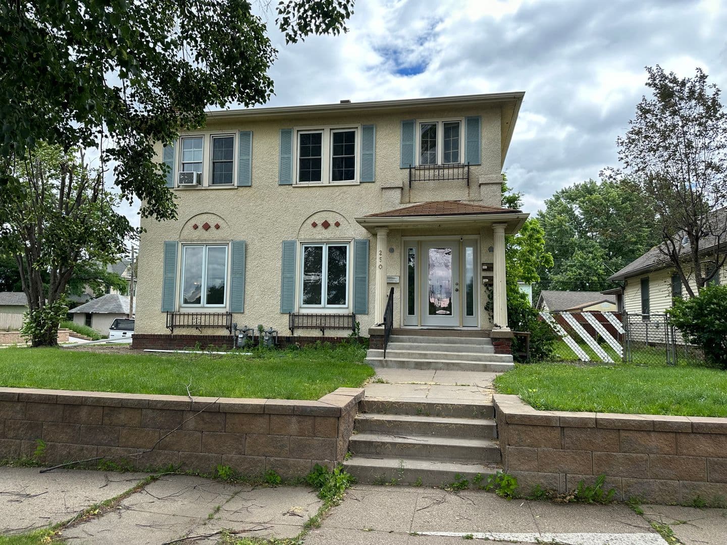 South Saint Paul Apartment: 250 6th Ave N