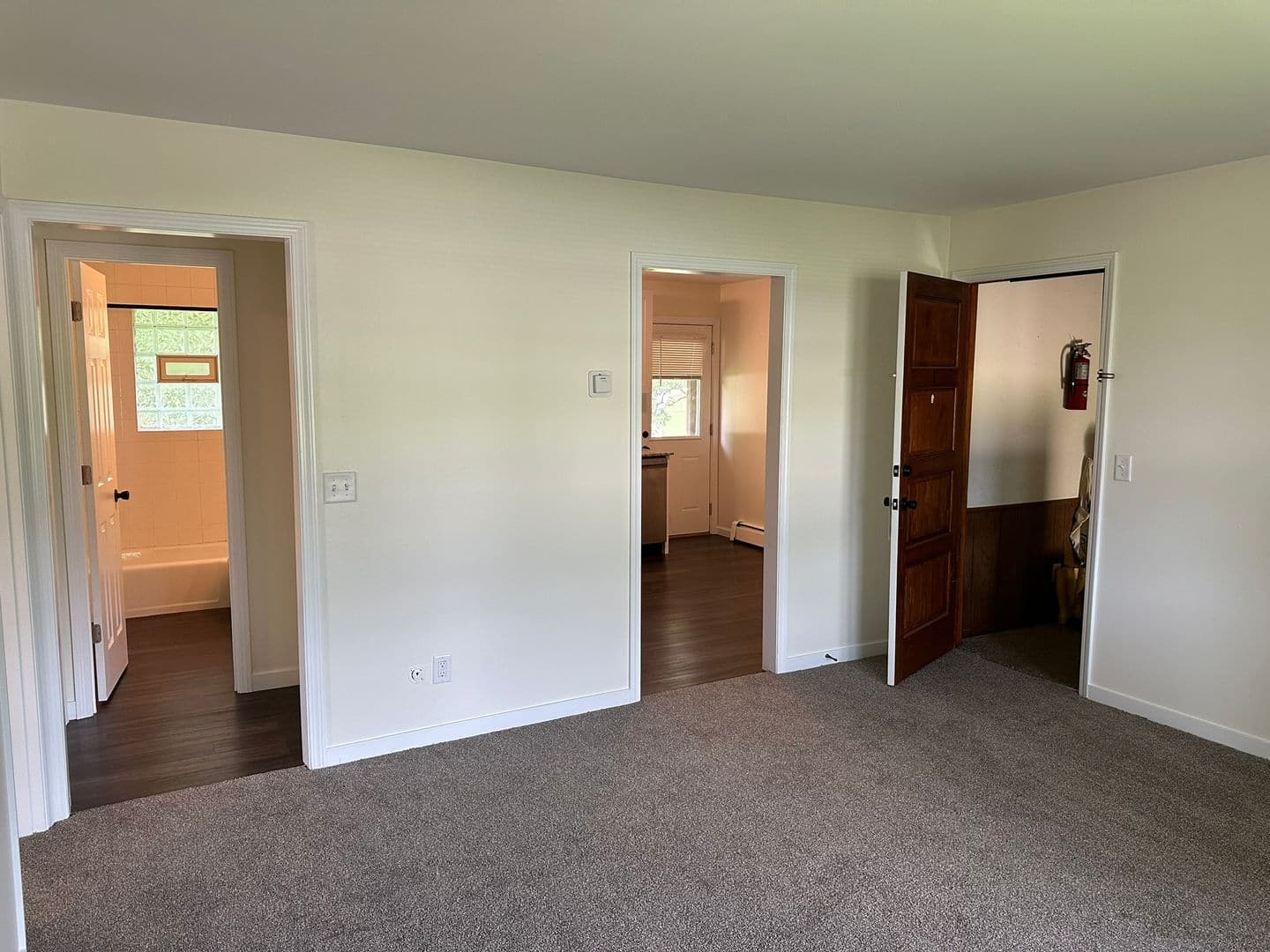 Newport Apartment: 650 4th St