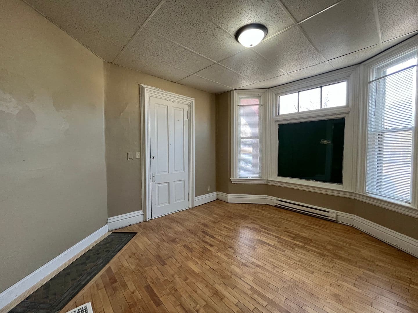 Saint Paul Apartment: 904-906 Burr St
