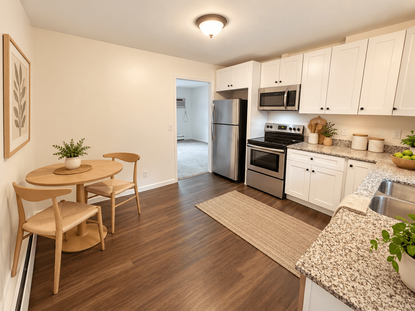 Newport Apartment: 650 4th St