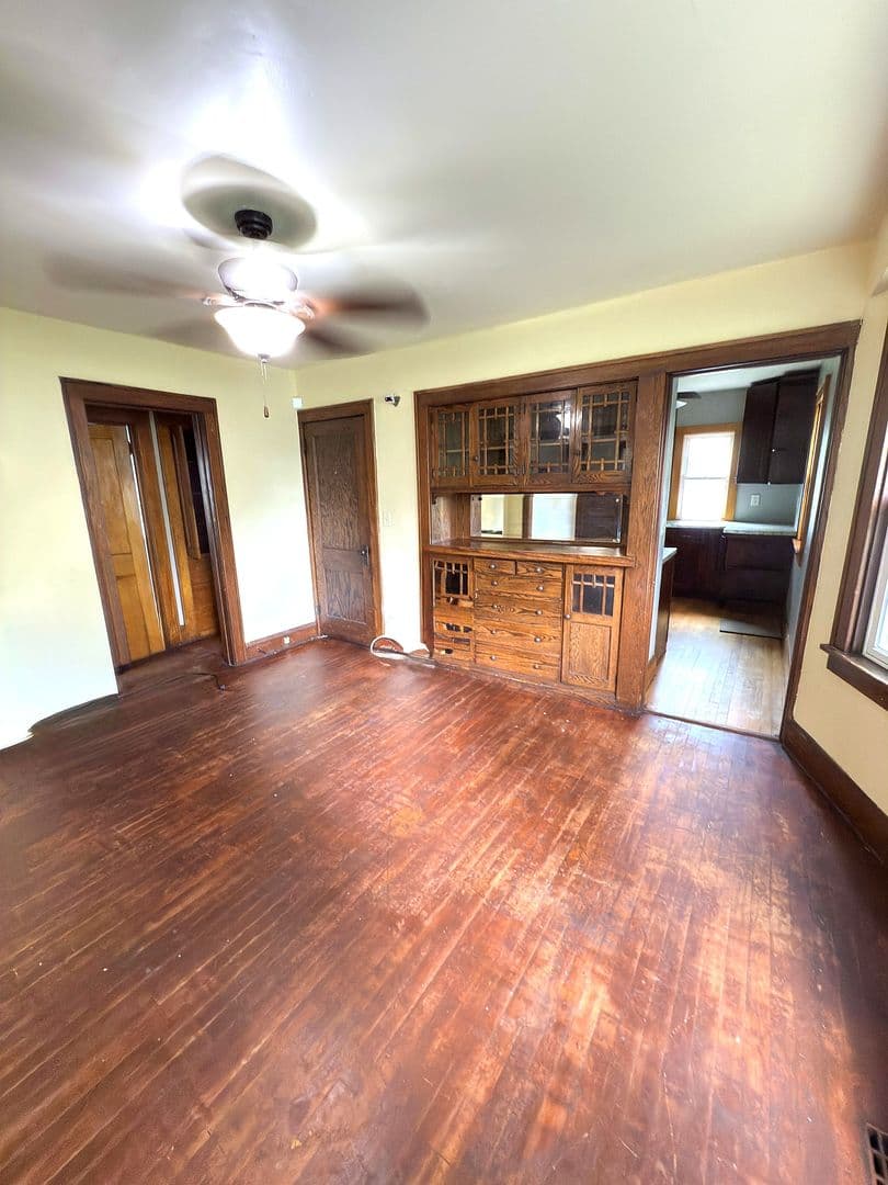 Minneapolis House: 2614 Dupont Avenue North