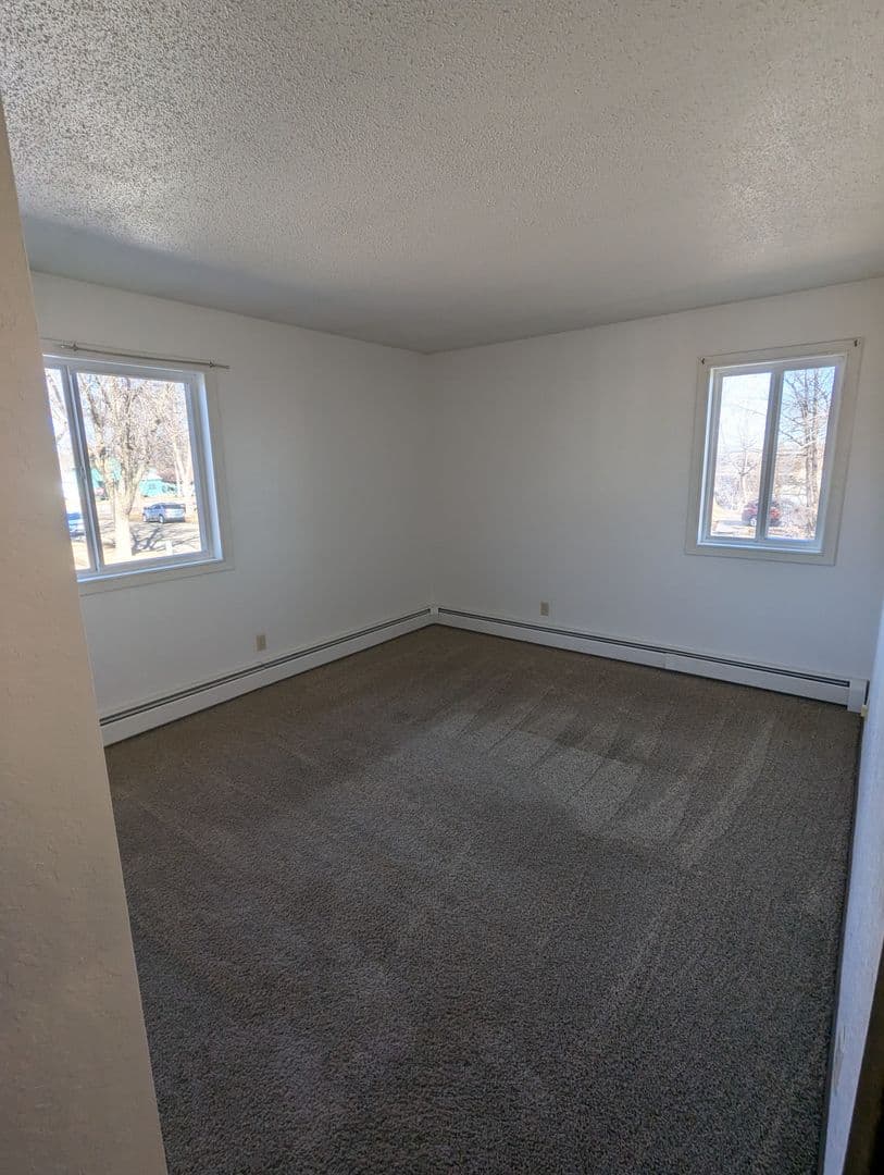 Luverne Apartment: 415 E Luverne St