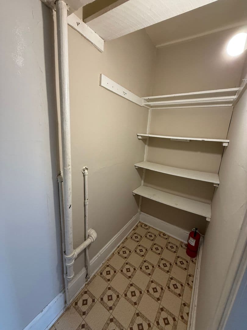 Saint Paul Apartment: 562 Edmund Ave W