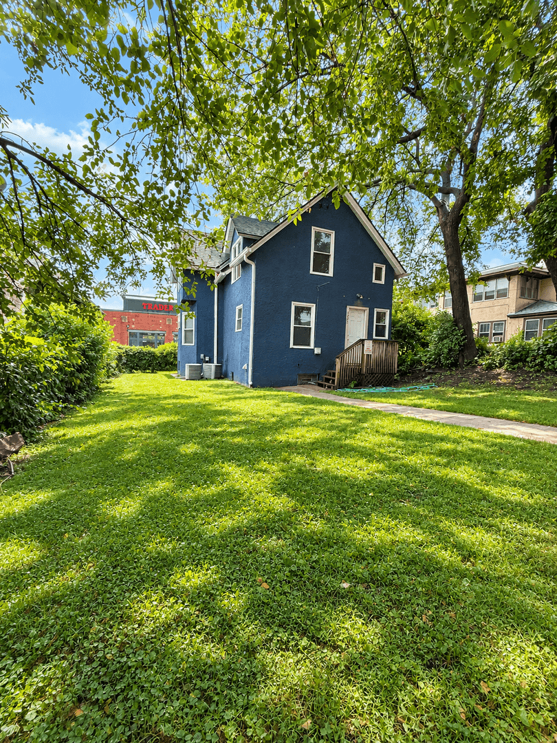 Saint Paul Apartment: 1087 Randolph Ave