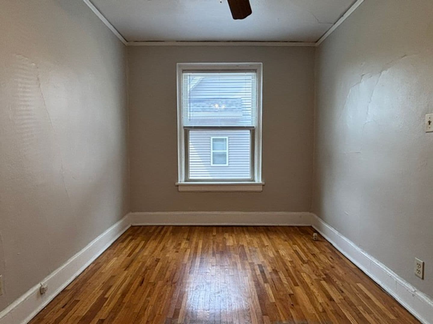 Saint Paul Apartment: 1962 Grand Ave