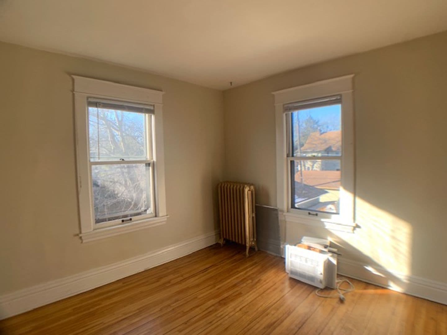 Saint Paul Apartment: 1607-1609 Van Buren Ave