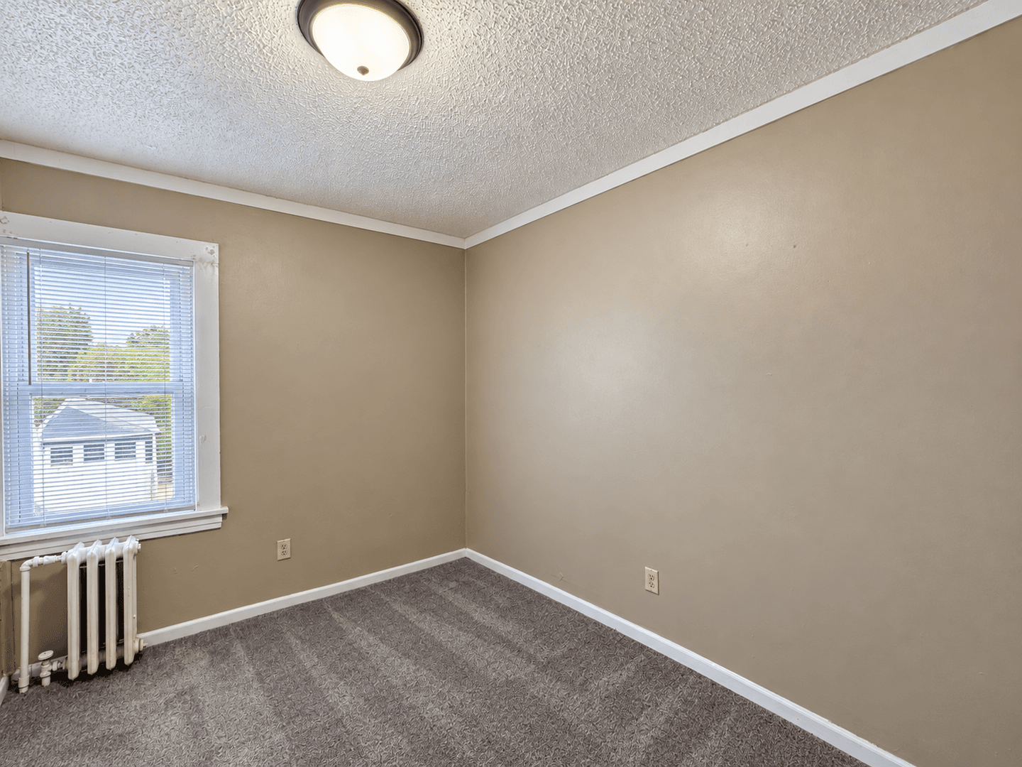 Saint Paul Apartment: 1332 Minnehaha Ave W