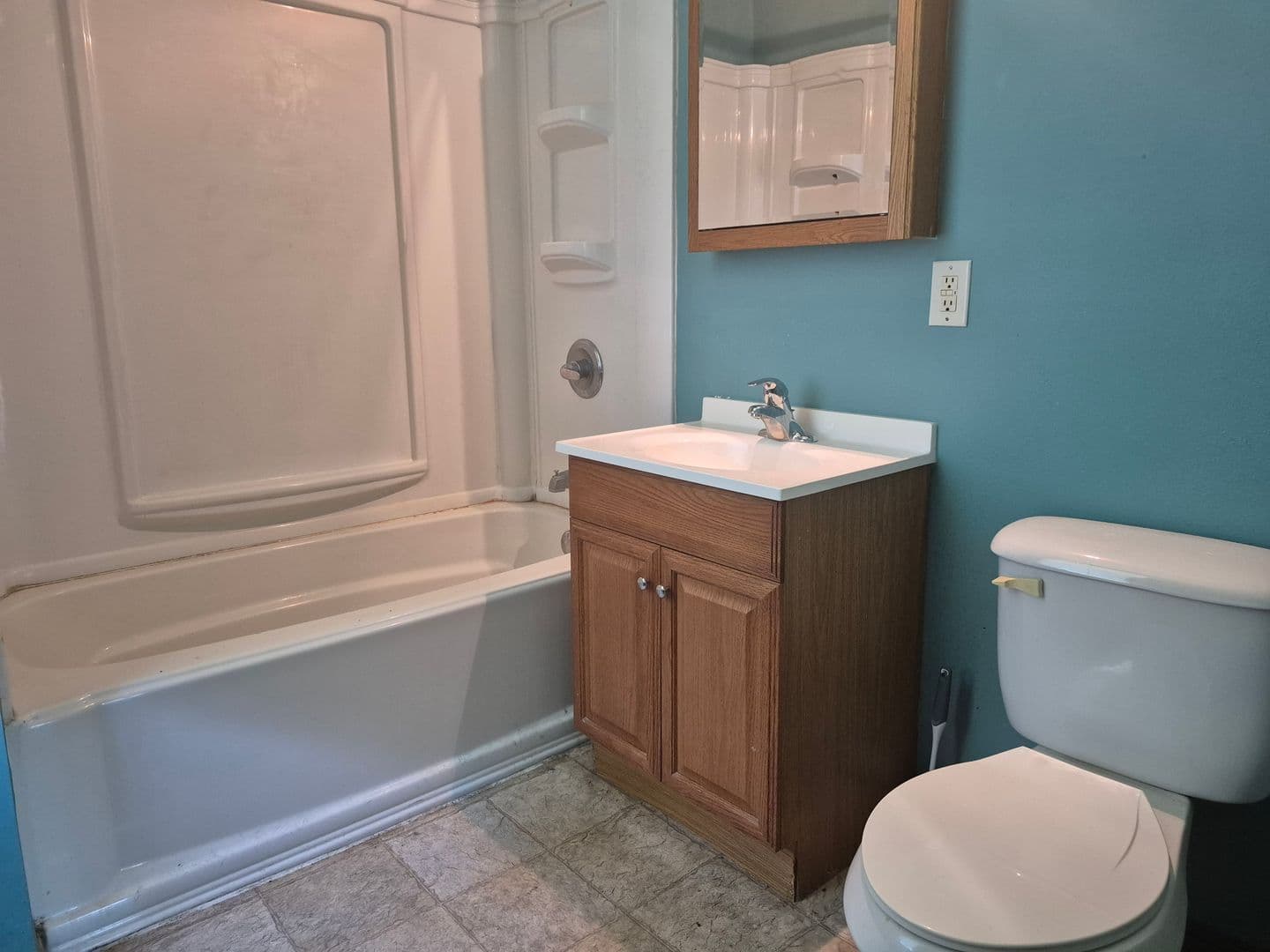 Owatonna Apartment: 421 State Ave