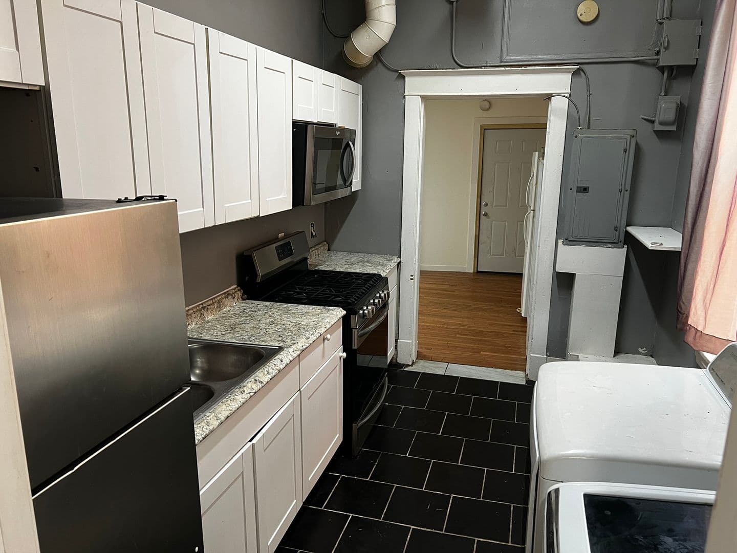 Saint Paul Apartment: 600 Grotto St N