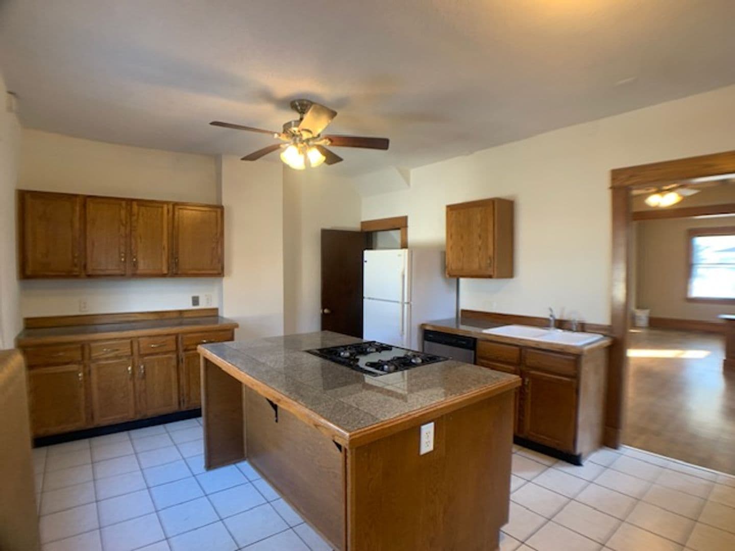 Saint Paul Apartment: 1607-1609 Van Buren Ave