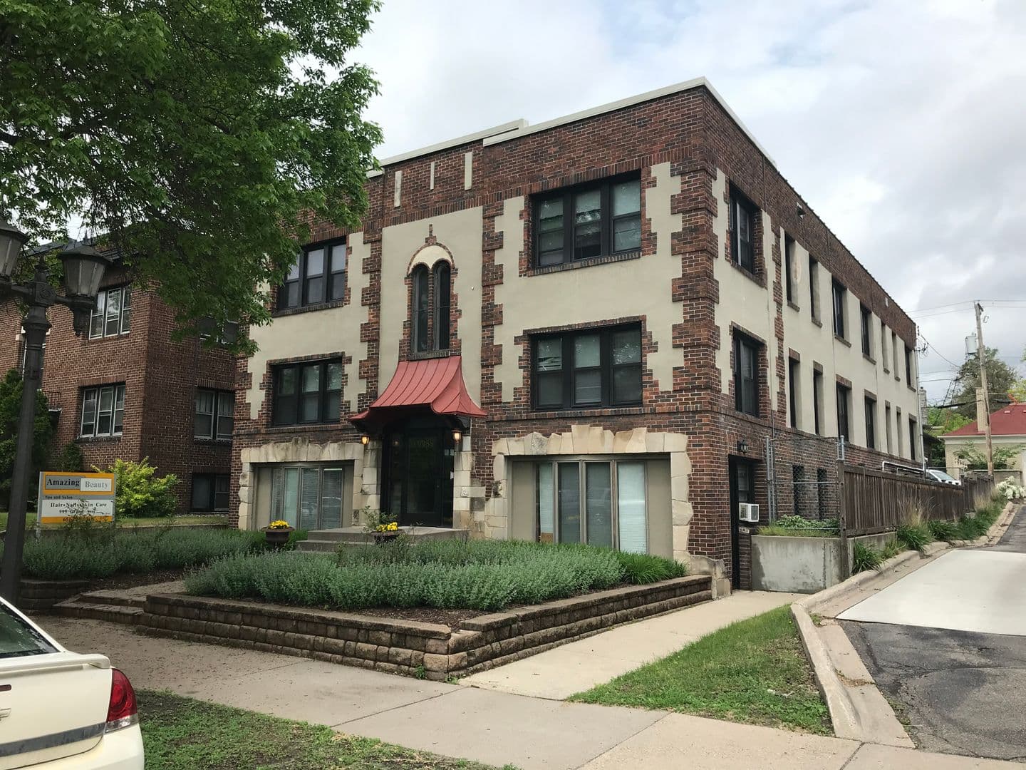 Saint Paul Apartment: 995 Grand Ave