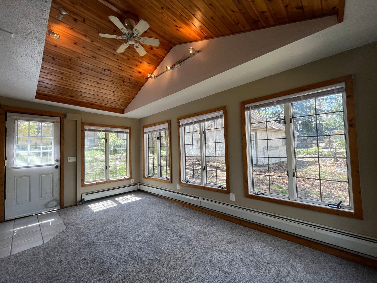 Mahtomedi Apartment: 1251 Mahtomedi Ave