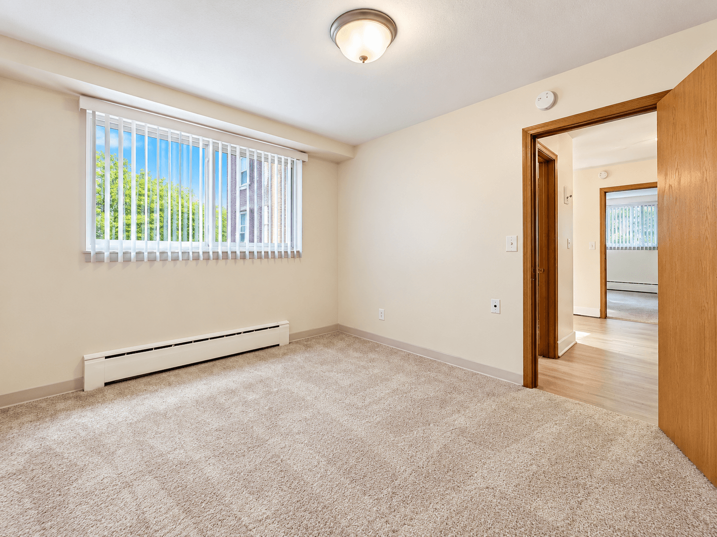 Saint Paul Apartment: 1897 Grand Ave