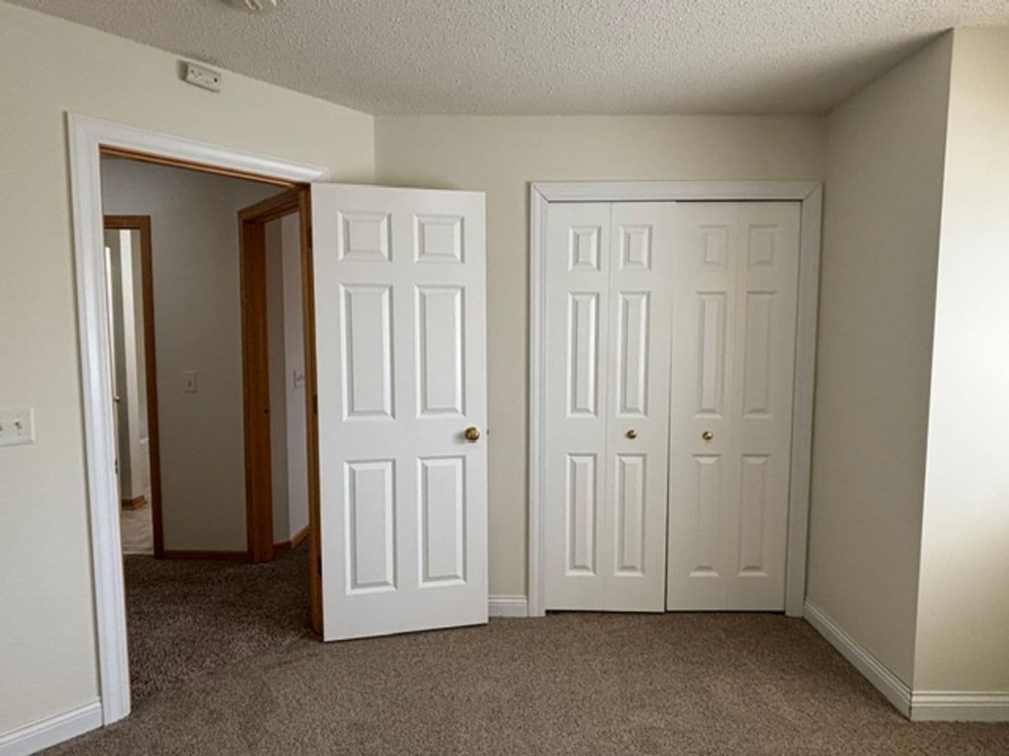 Lakeville House: 18340 Kerrville Trail