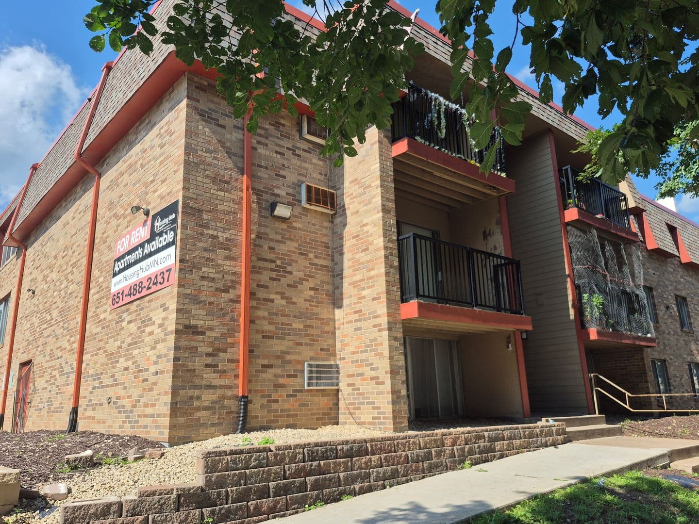 Saint Paul Apartment: 795 East 6th Street