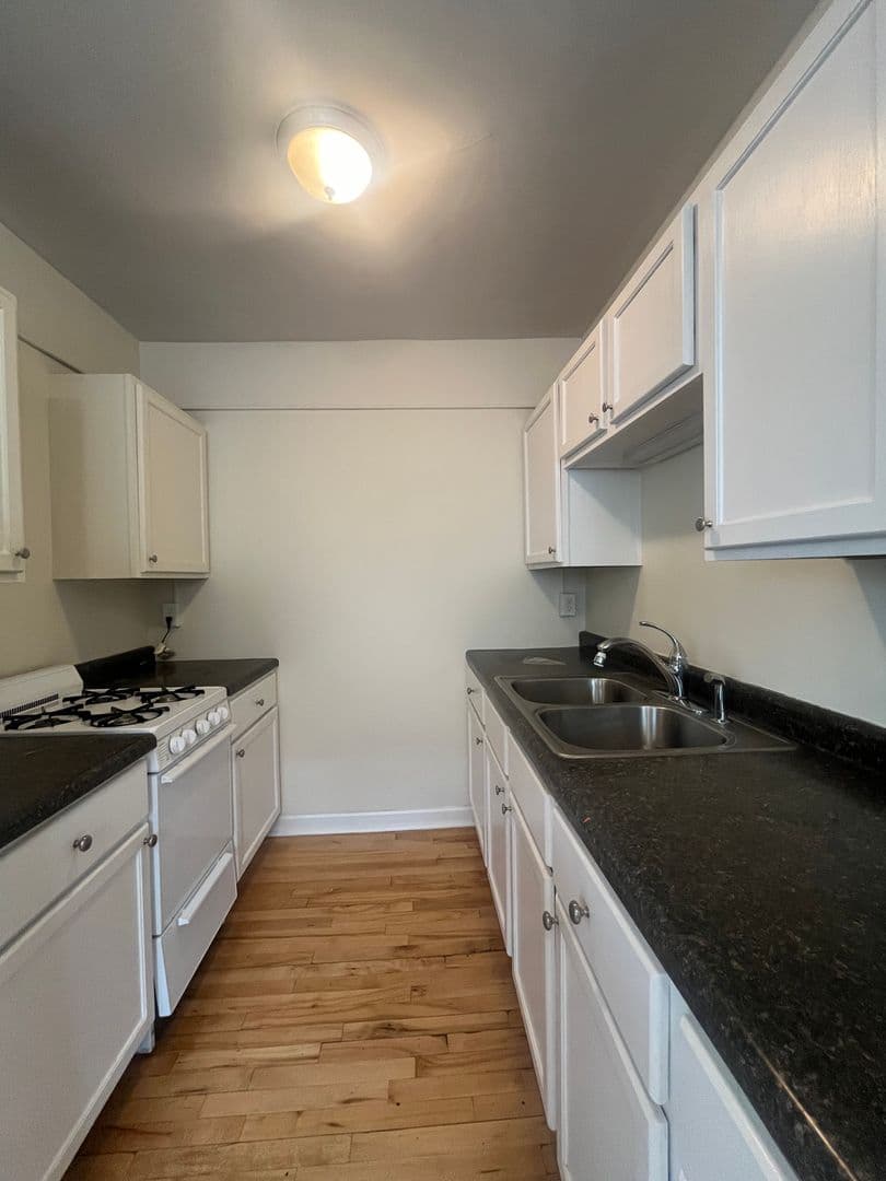 Saint Paul Apartment: 1756 Grand Ave