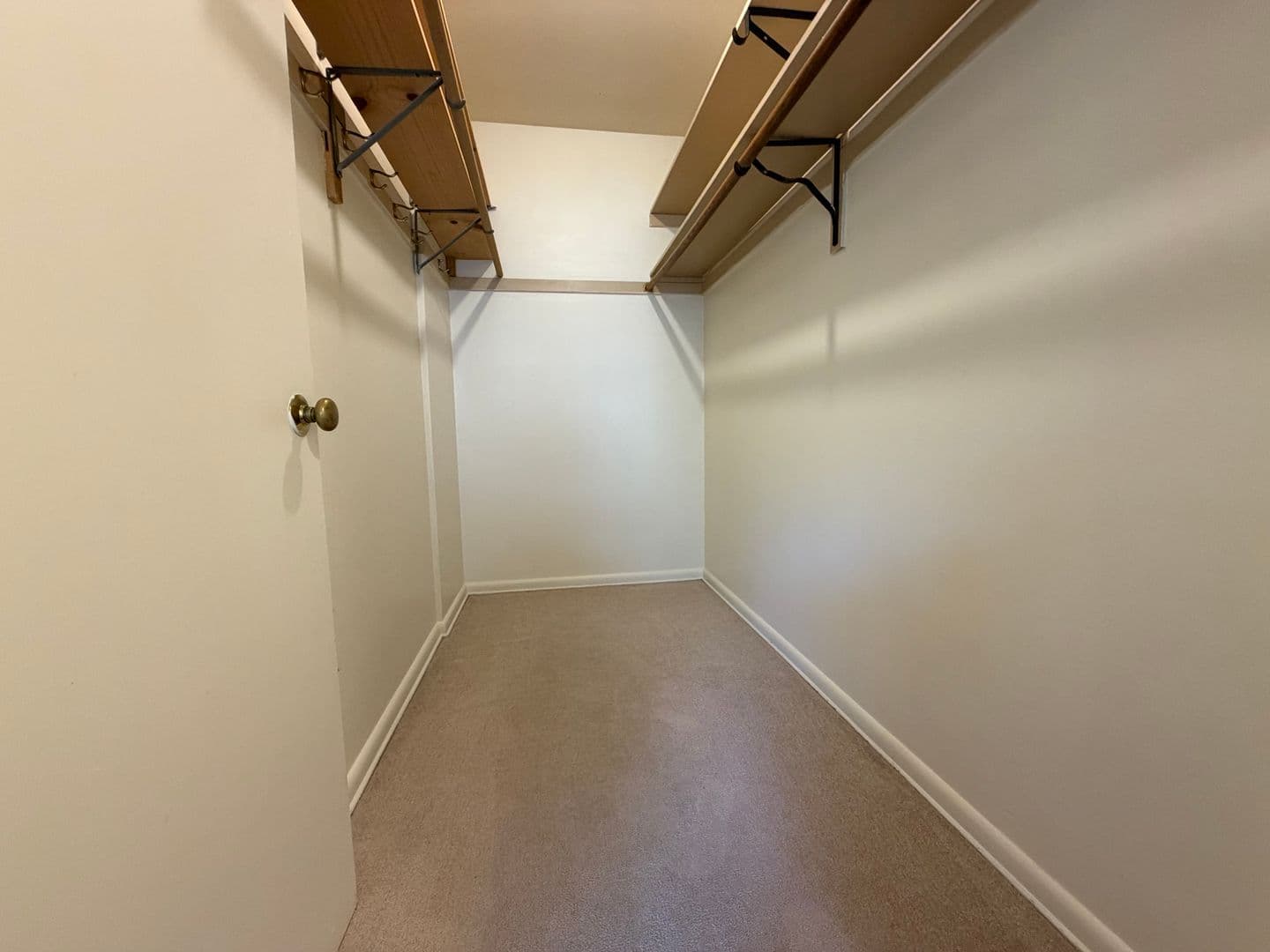 Saint Paul Apartment: 1936 Ford Parkway