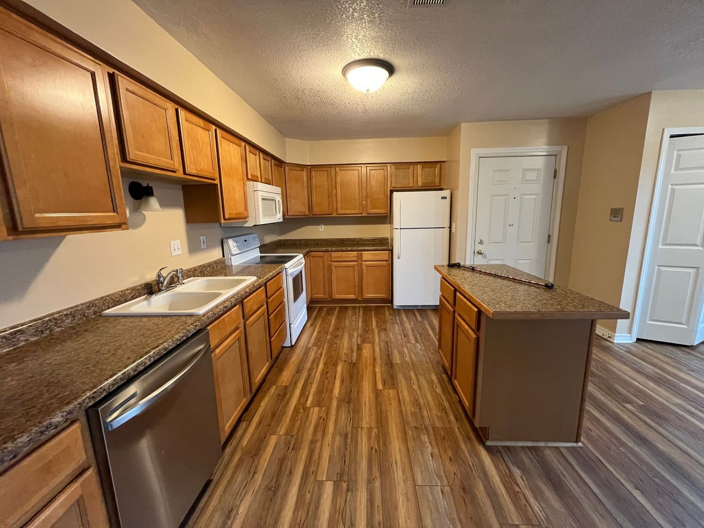Eagan Apartment: 896 Wescott Square