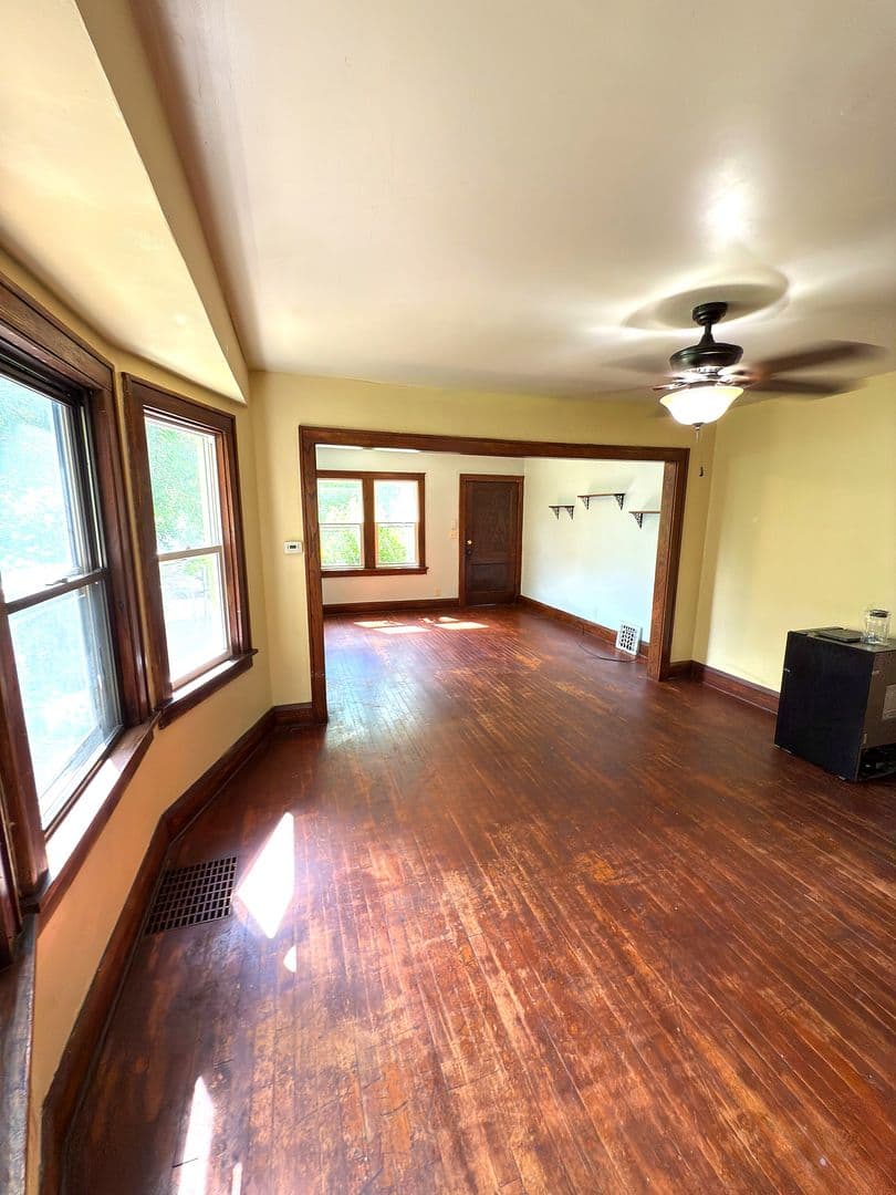 Minneapolis House: 2614 Dupont Avenue North