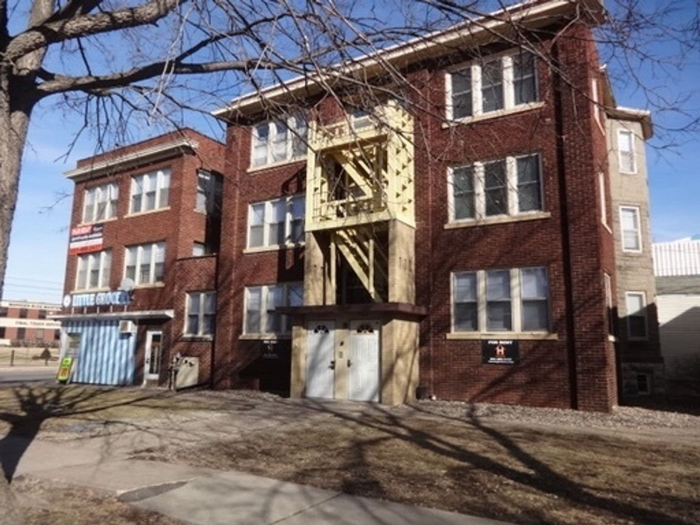Saint Paul Apartment: 474 Herschel St
