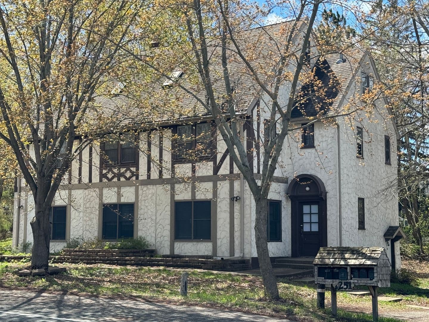 Mahtomedi Apartment: 1251 Mahtomedi Ave