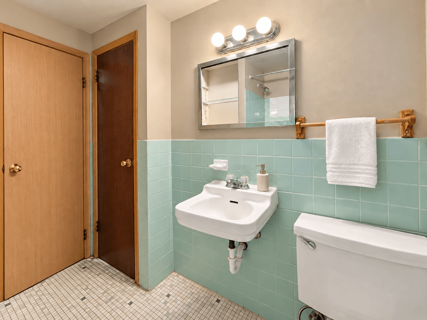 Saint Paul Apartment: 701 East 3rd St