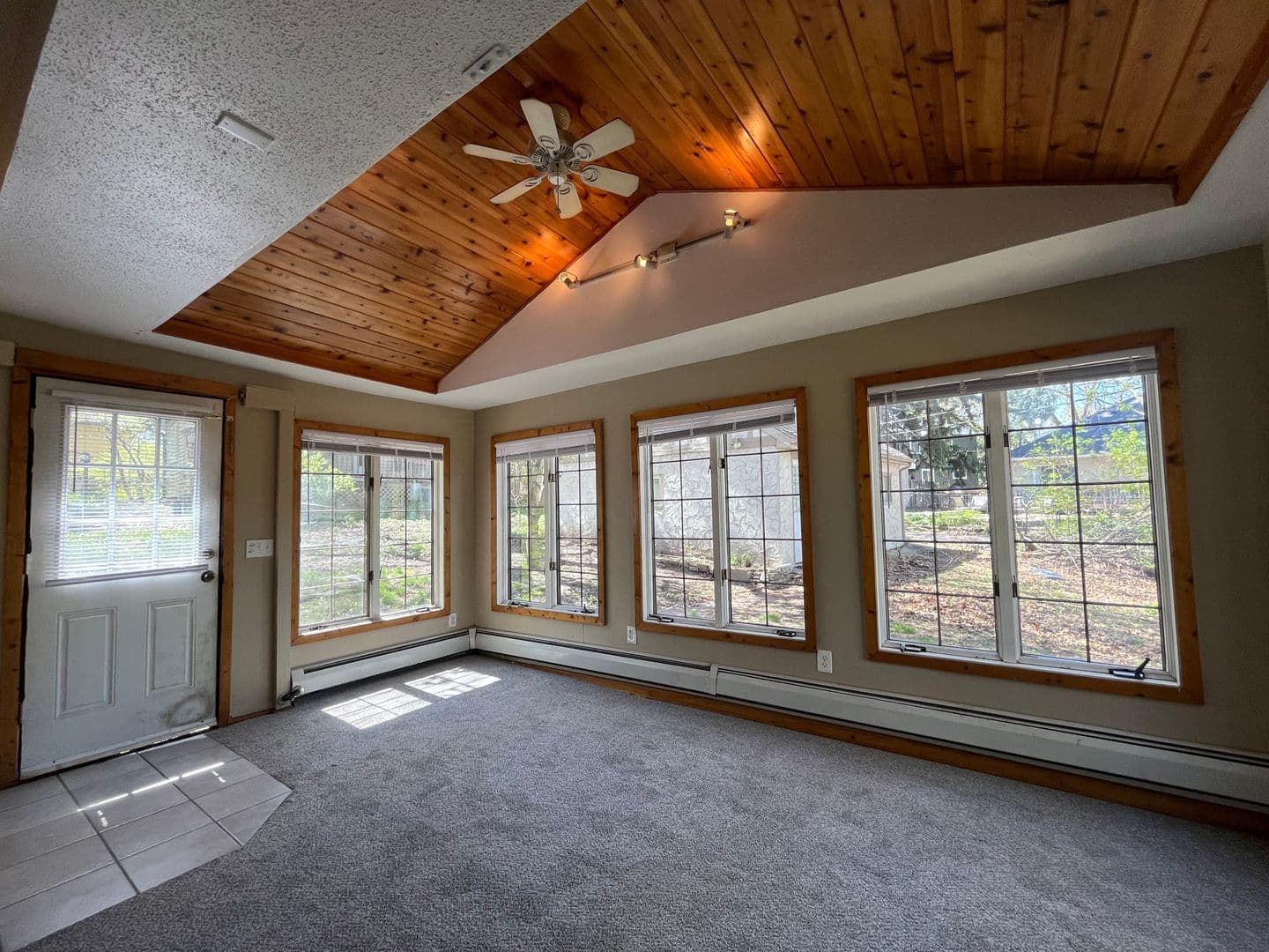 Mahtomedi Apartment: 1251 Mahtomedi Ave
