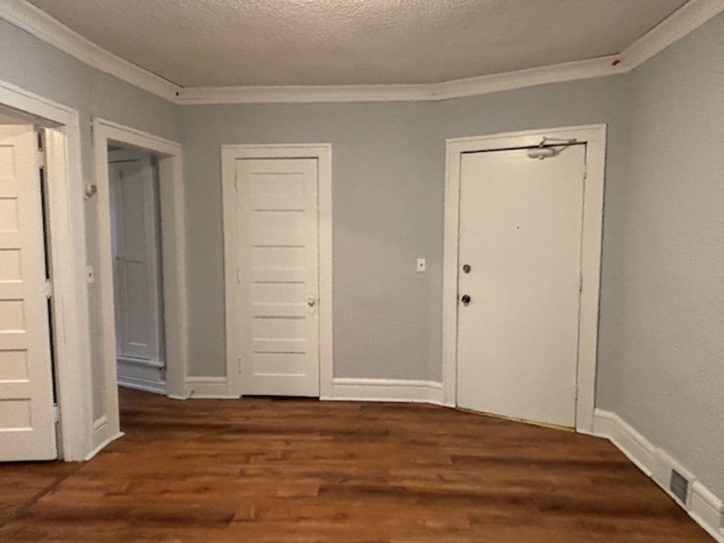 Saint Paul Apartment: 580 Thomas Ave W