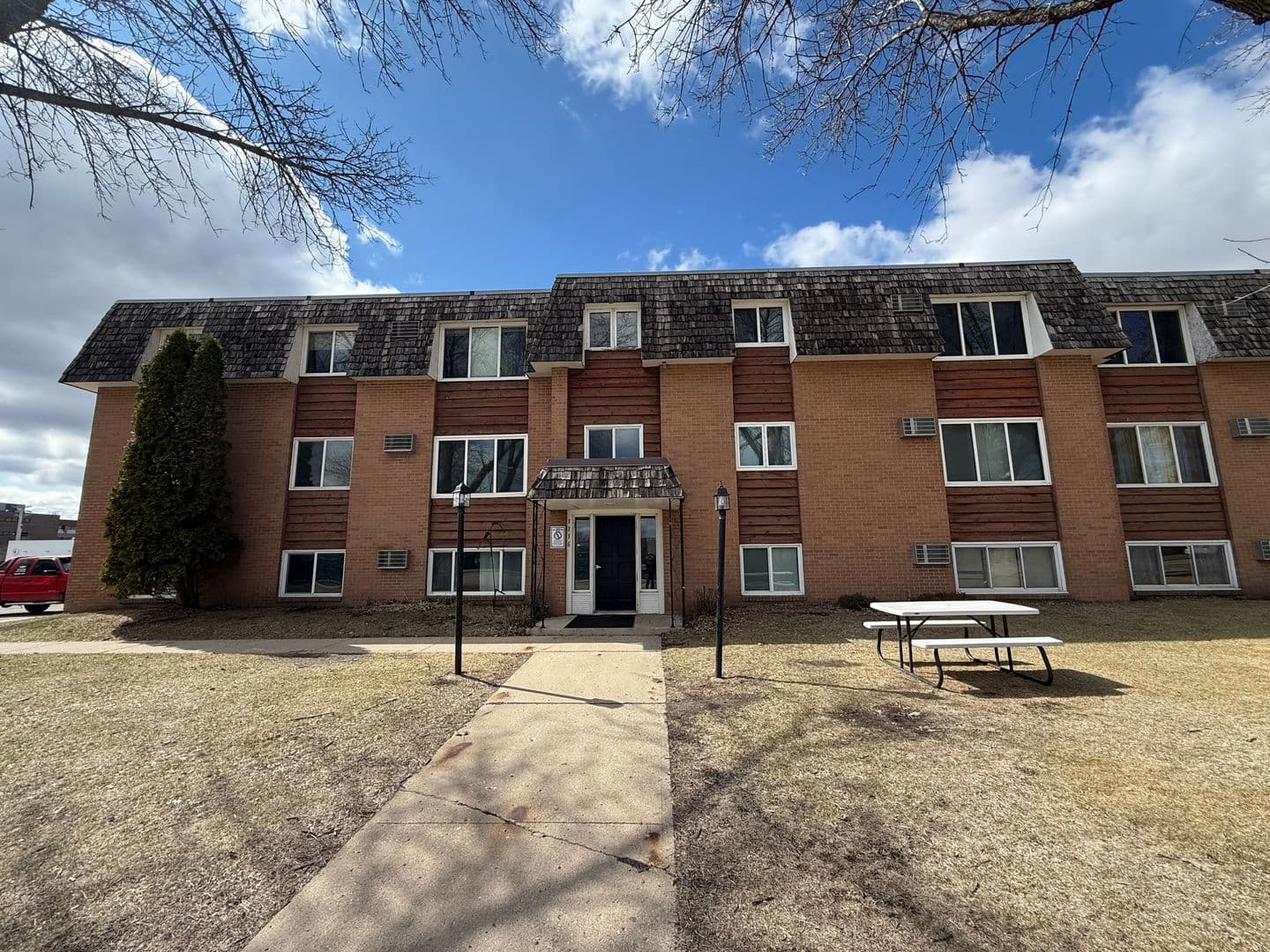 Willmar Apartment: 1116 2nd Street SE