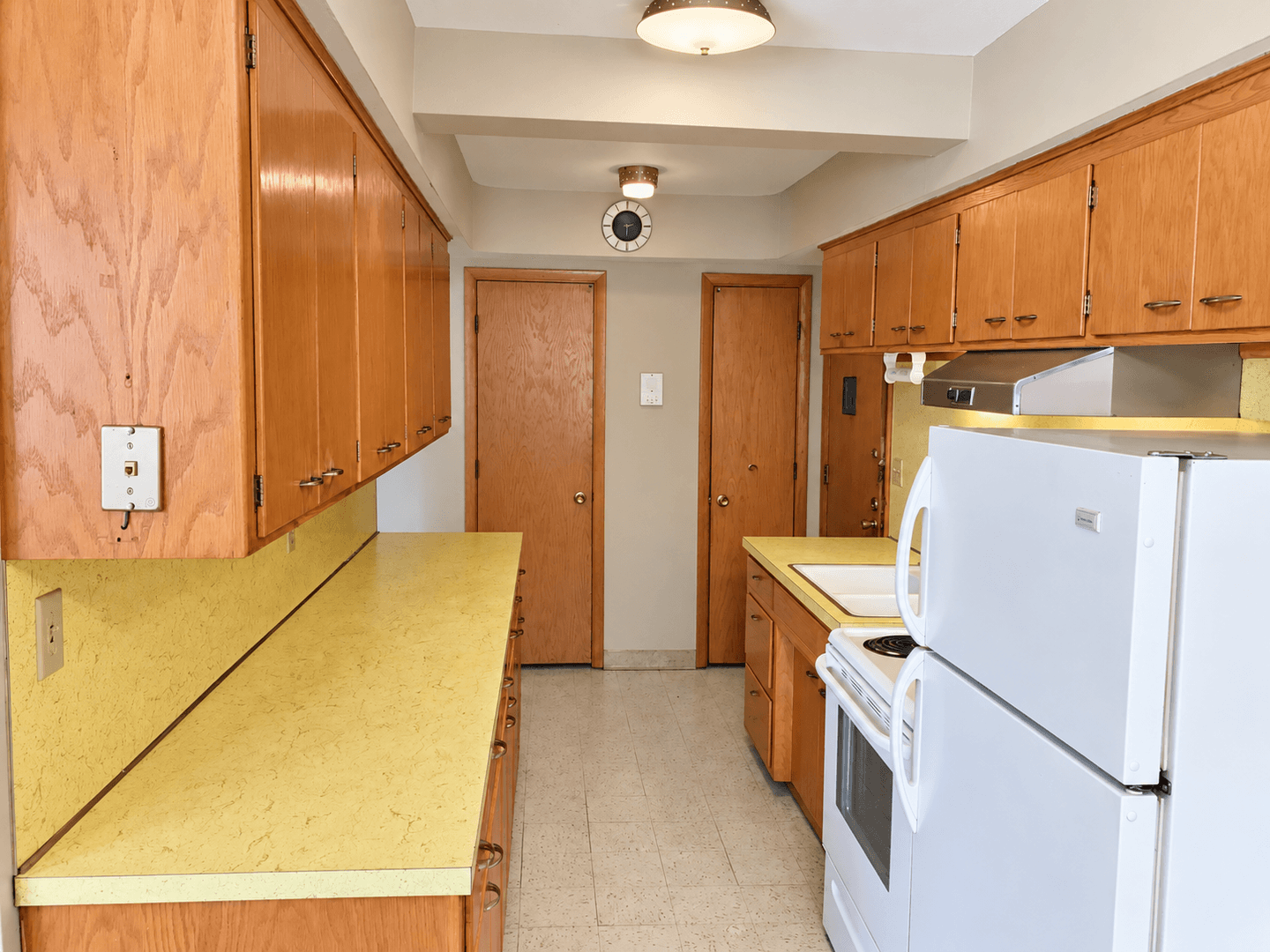 Saint Paul Apartment: 996 Van Buren Ave
