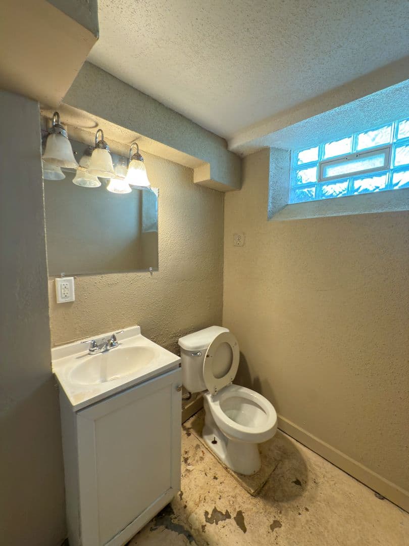 Minneapolis House: 2614 Dupont Avenue North