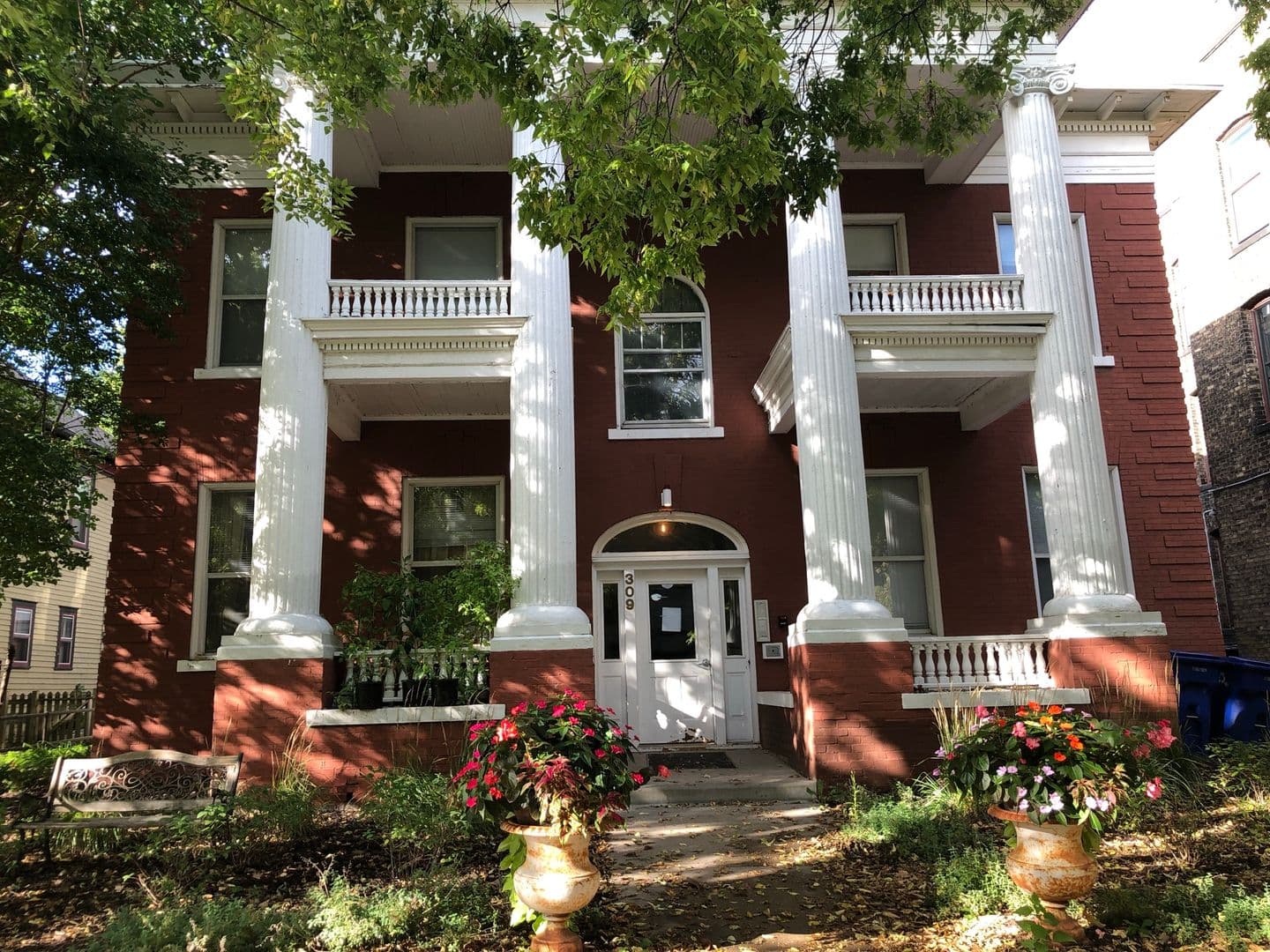 Saint Paul Apartment: 309 Dayton Ave