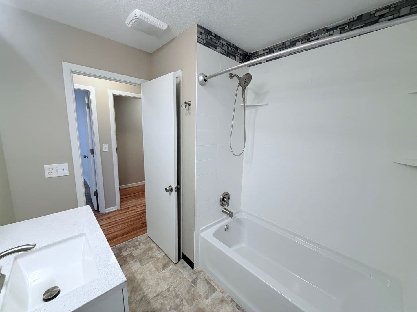 Brooklyn Park House: 1924 Whitewater Trl N