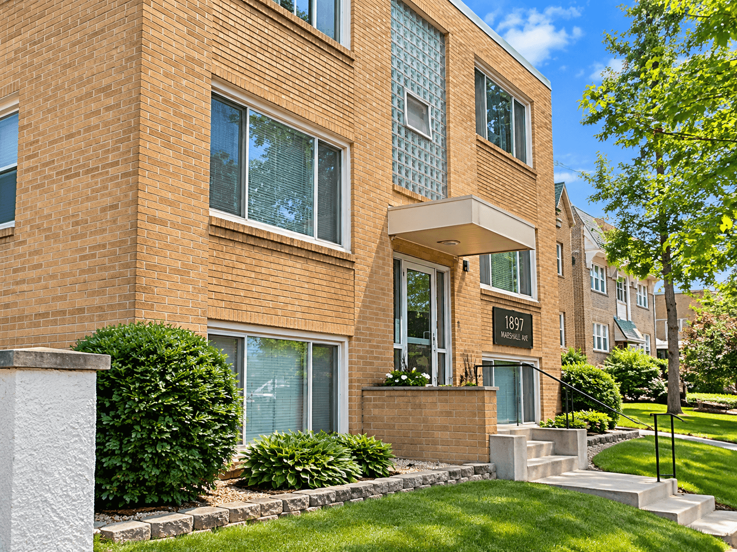 Saint Paul Apartment: 1897 Grand Ave