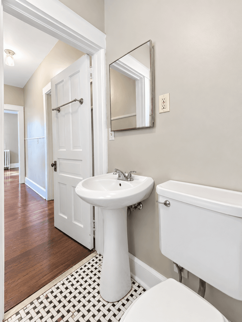 Saint Paul Apartment: 1863 Marshall Ave