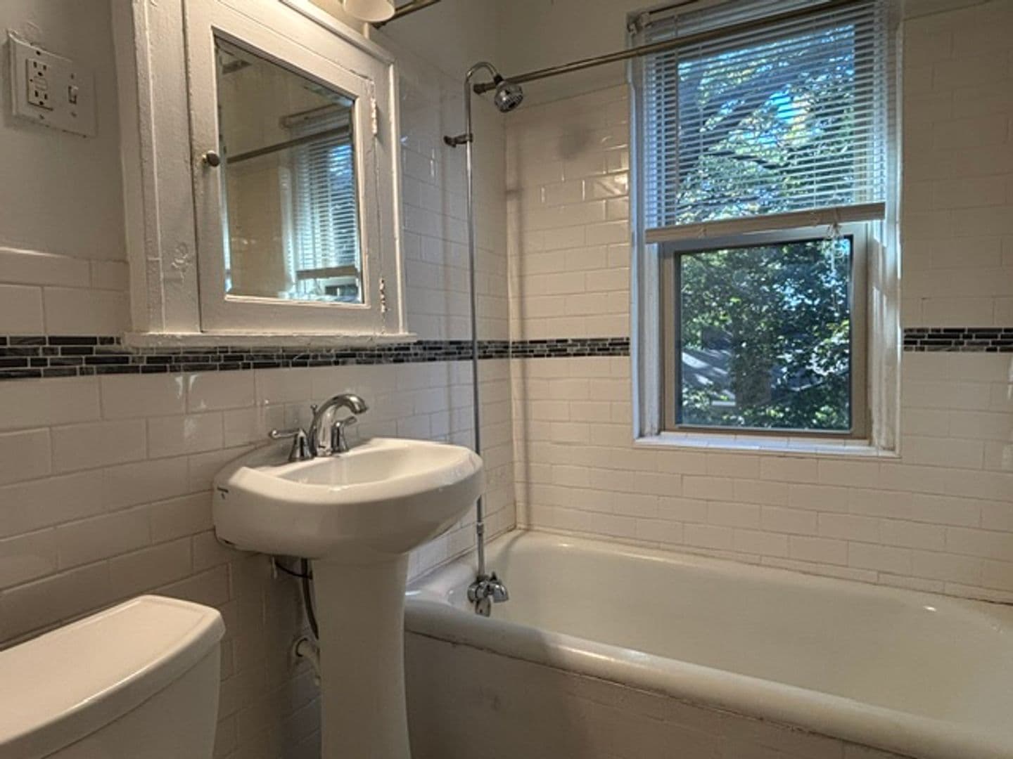 Saint Paul Apartment: 1967 Grand Ave