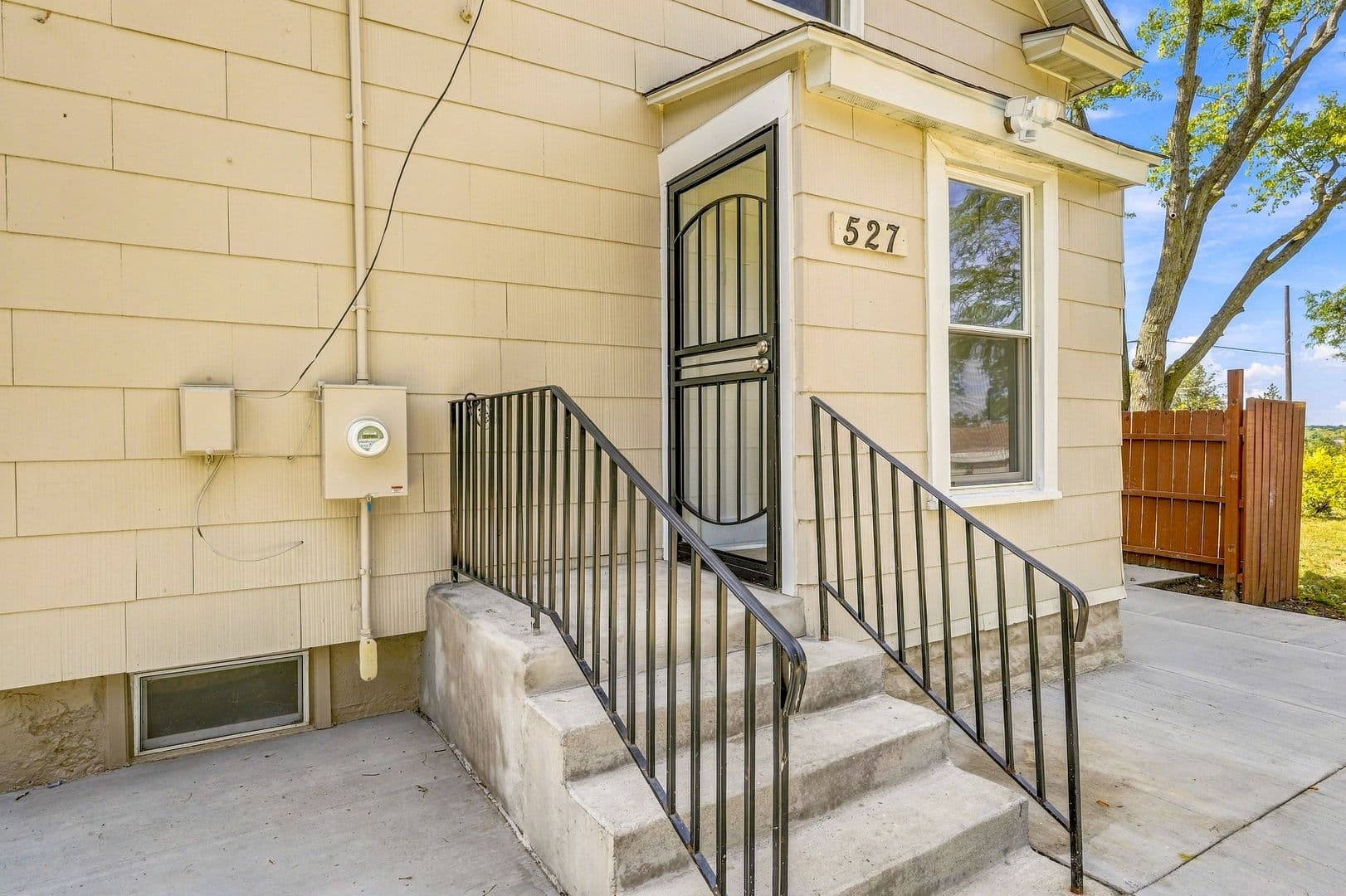Saint Paul House: 527 Arlington Ave E